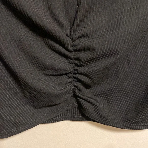 #6. gaze Ruched Short Sleeve Crop Top - Picture 6 of 6